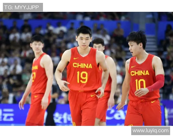 中国男篮与足球明星同框合照展现体育跨界魅力与友谊精神